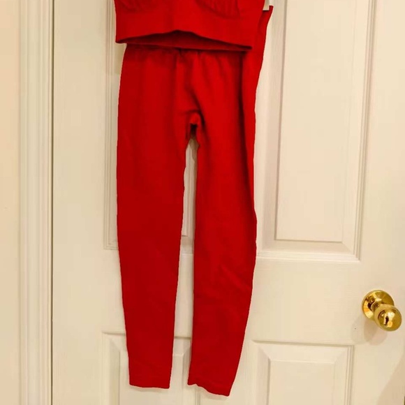 Red workout / yoga set - Picture 2 of 2